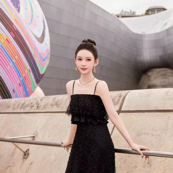 奥莉受邀首尔时装周 变身冷艳公主