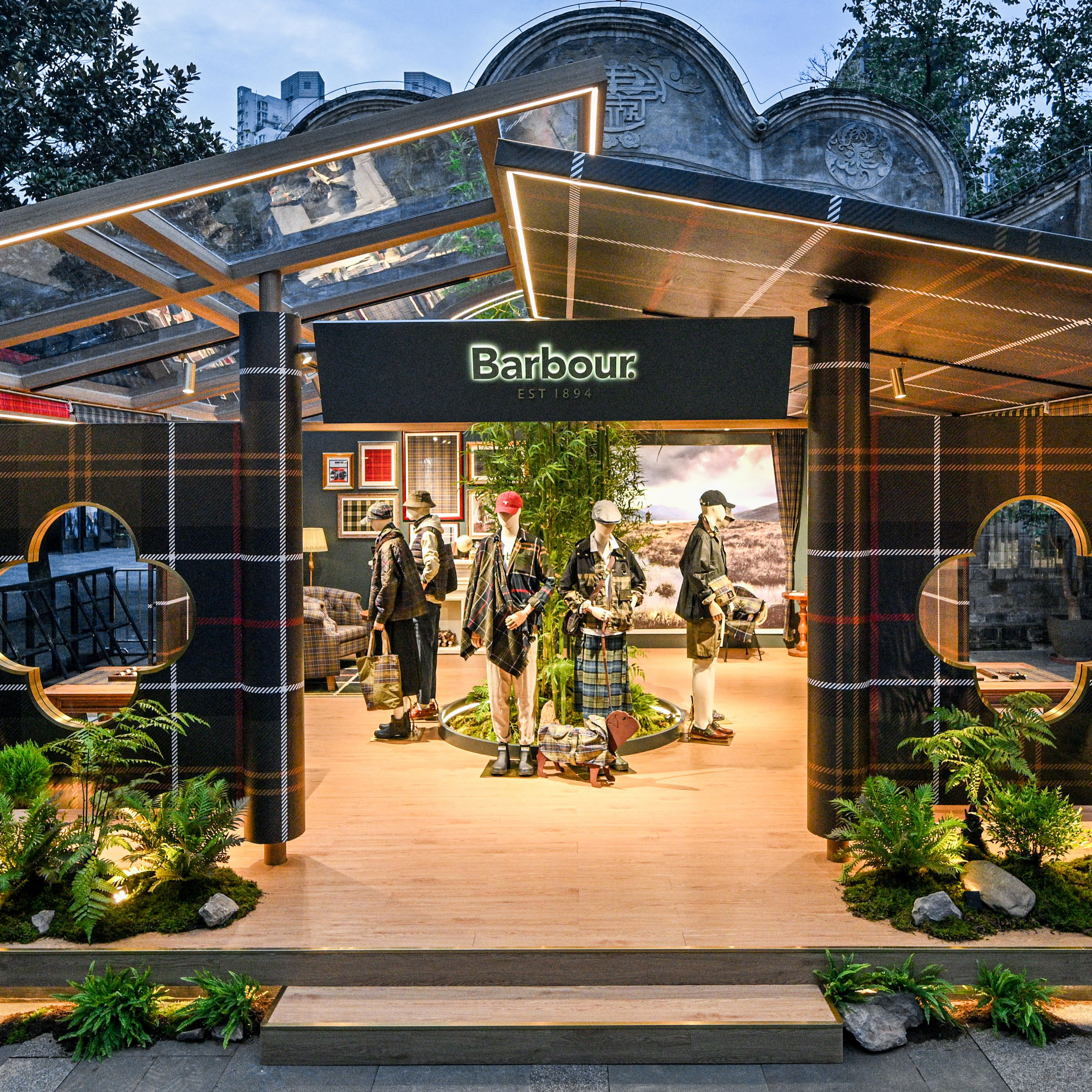 Barbour 诚邀韩东君莅临成都太古里,共庆Tartan经典格新主题快闪店耀然启幕