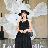 国民品牌拉夏贝尔首登国际时装周  传递女性温柔特质与内在力量