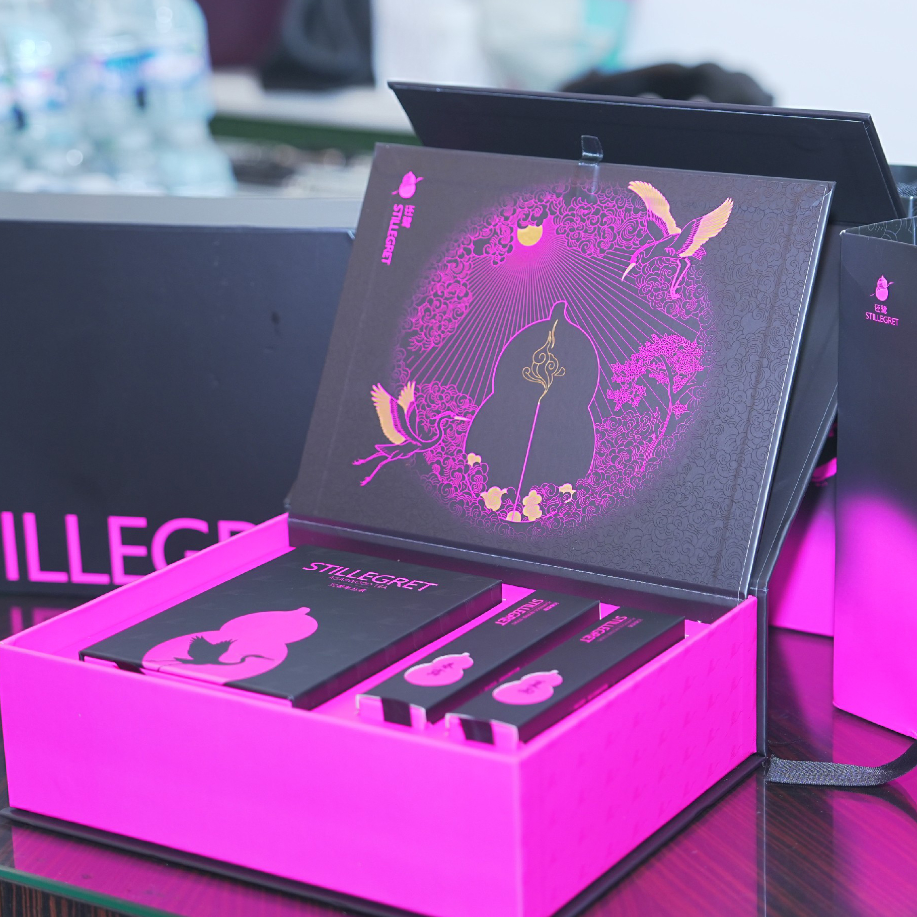 还鹭以“东方治愈美学”亮相巴黎时装周 演绎沉香文化的当代复兴