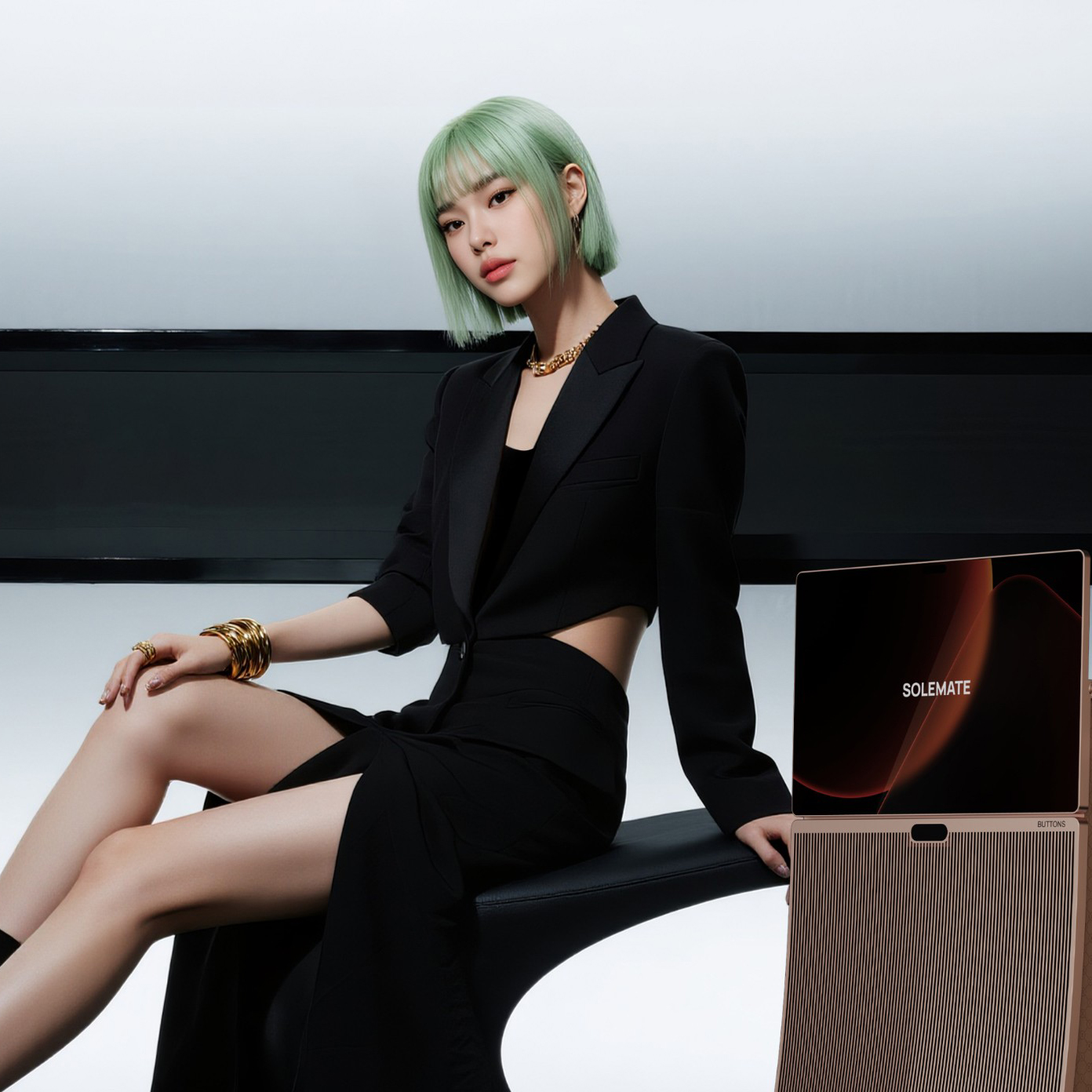 BUTTONS SOLEMATE 智能体超级影音机器人瞩目登场:领航智能体生态科技,重构未来生活方式