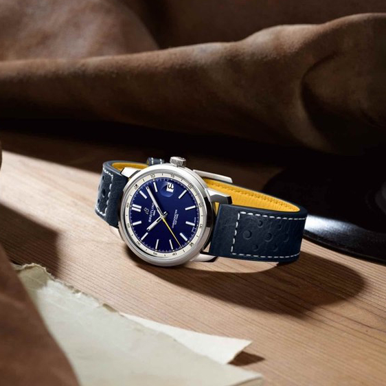 百年灵推出Top Time B31限量款 专为双十一购物节「焕新皮肤」