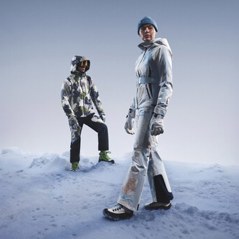 DESCENTE迪桑特携手当代艺术家Daniel Arsham发布全新联名系列，以艺术语言重塑冰雪机能美学