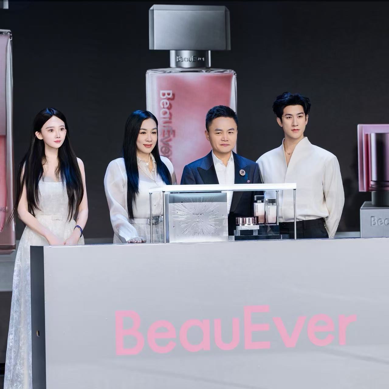 BeauEver“与光同尘”年度盛典暨新品发布会于京落幕： 携手芭莎艺术之夜，共启铂金肌源焕活系列