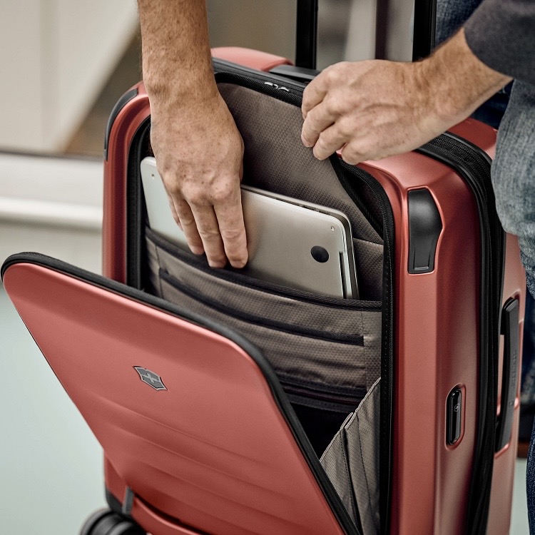 VICTORINOX 维氏都市猎人马年生肖限量版瑞士军刀 —— 致敬进取精神与坚韧气魄