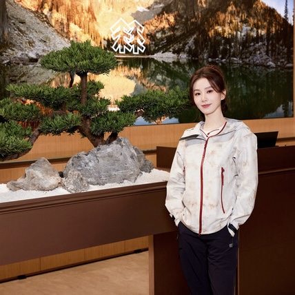 可隆KOLON KRAFT旗舰店启幕深圳万象城 品牌代言人刘诗诗现场首穿演绎「驭马迎风」新春限定系列