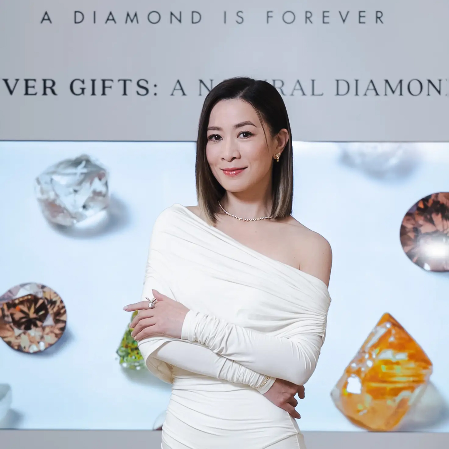 坚韧淬炼独特，唯一成就永恒 佘诗曼四封视后创历史，如天然钻石绽放璀璨光芒 