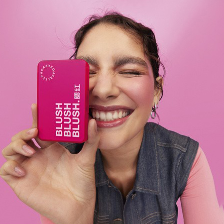 三色调配，鲜活翻倍  丝芙兰品牌推出全新三色腮红盘，打造多样元气妆容