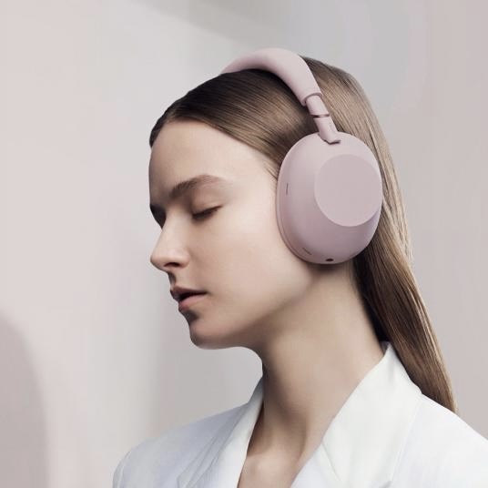 静奢入耳，柔粉如暮：索尼WH-1000XM6暮砂粉新色雅致上市