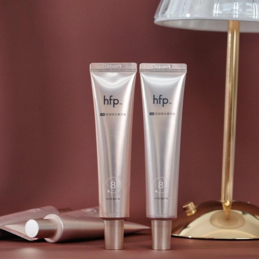 不化妆又想显皮肤好？hfp小金管素颜霜打造柔光伪素颜