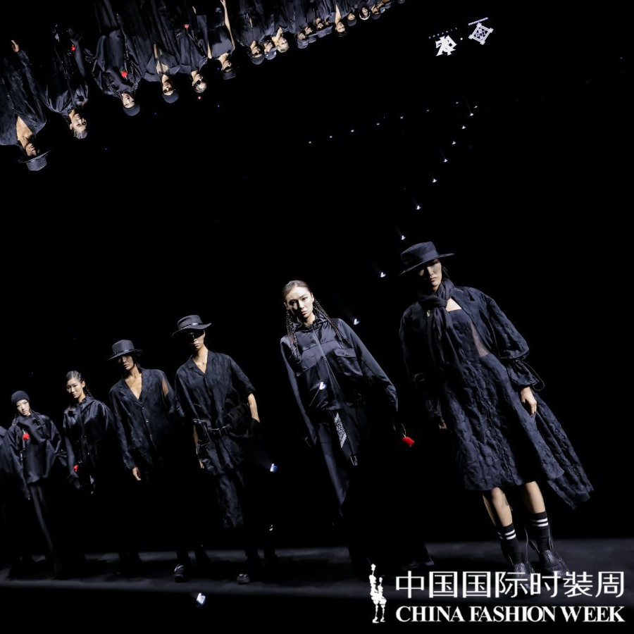 丝鸣启序，丝韵循自然  齐锦工坊 × 金顶奖设计师刘勇登陆 2026 中国国际时装周（秋季）