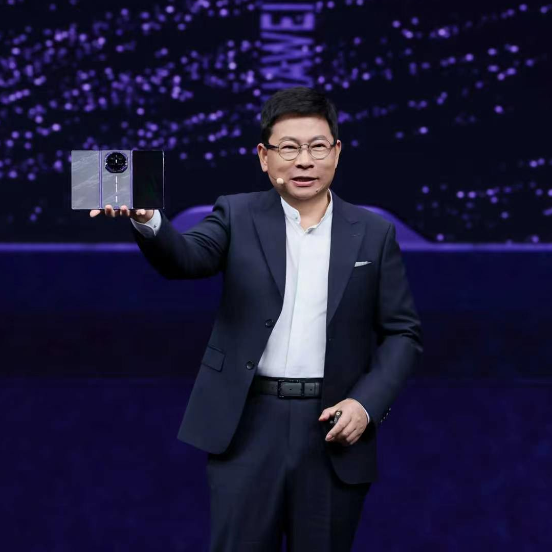 非凡在握，从容左右 HUAWEI Mate XT 2 非凡大师全新发布